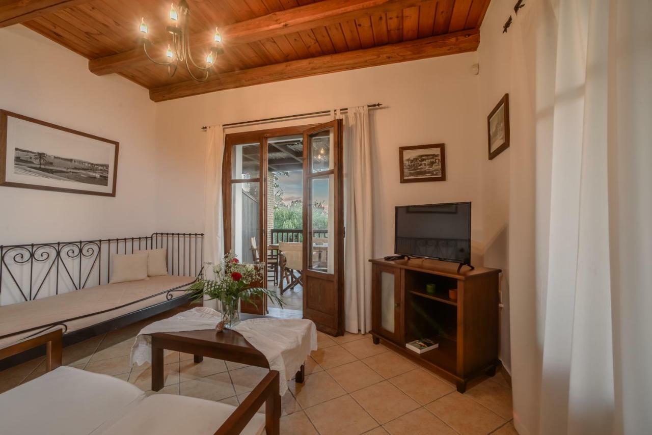 Anna Apartments Lithakia  エクステリア 写真
